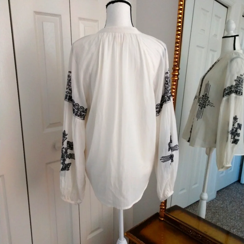 Maeve V-Neck White w/Blk Embroidery Tunic Top Med. - Picture 7 of 10
